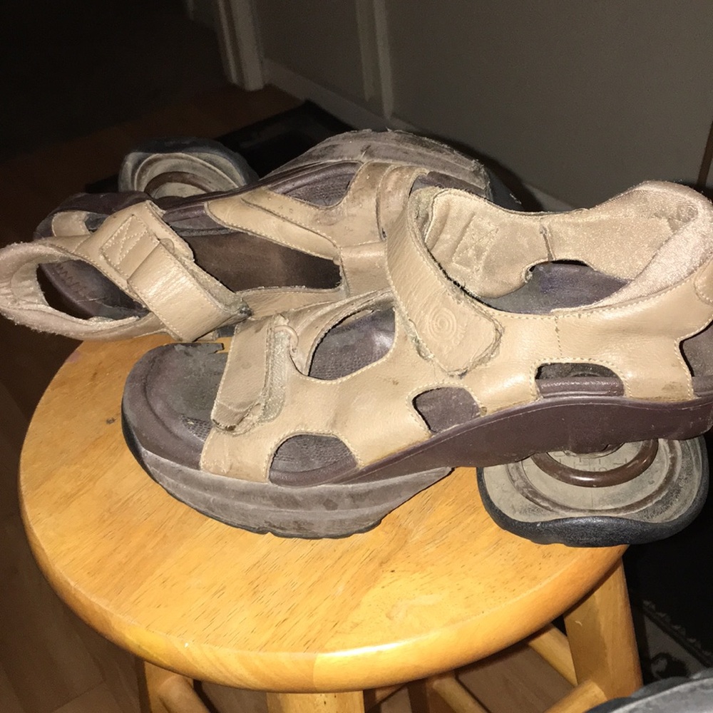 Tan Zcoil shoes women’s 7/8